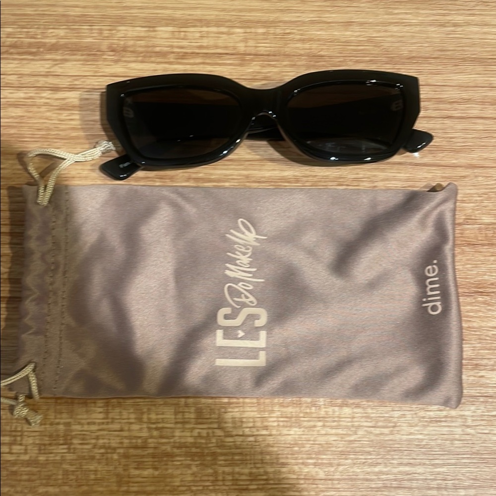 Chic Black Sunglasses from Dime x les do makeup